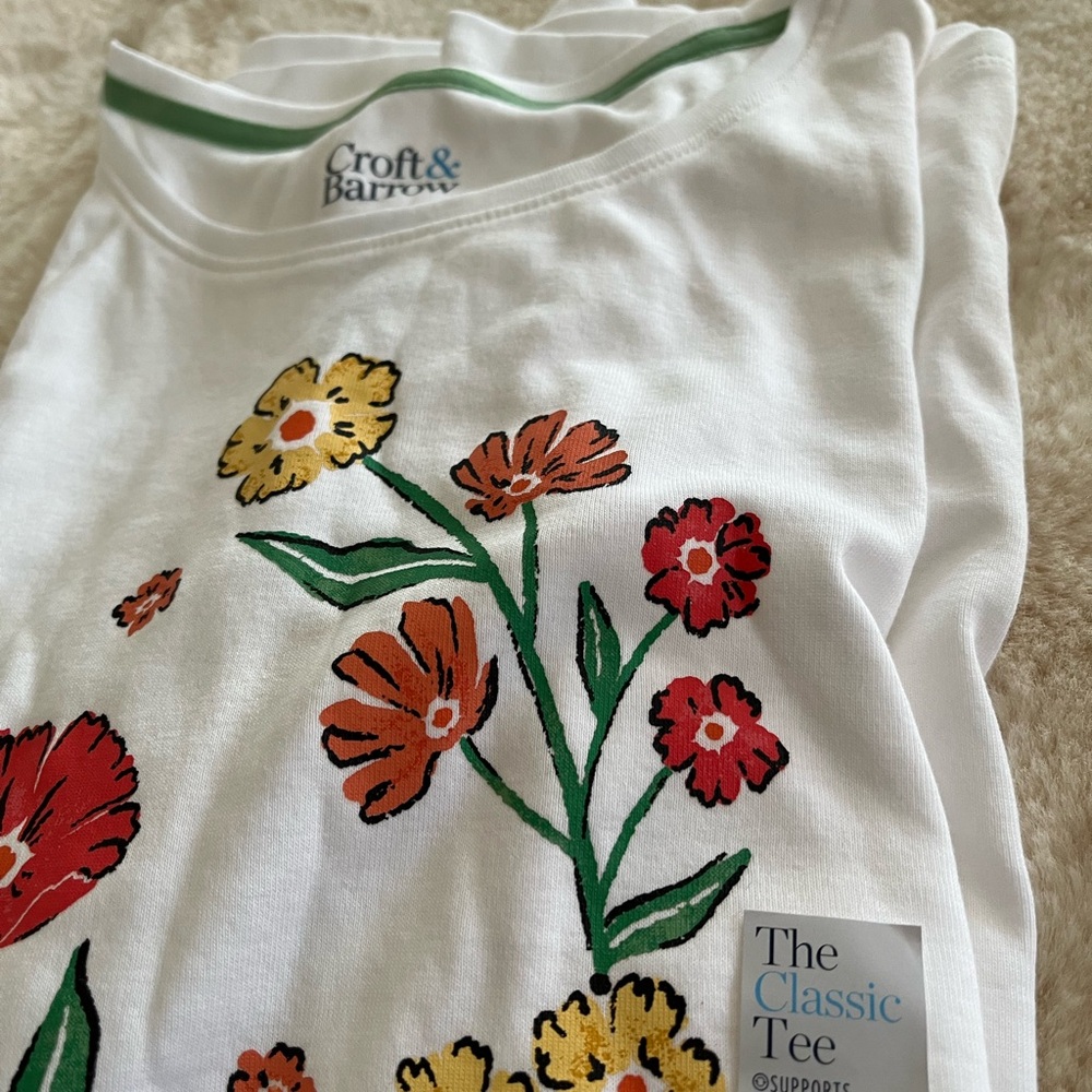 Beautiful Croft & Barrow White Classic Cotton Tee with Floral Design! NWT!